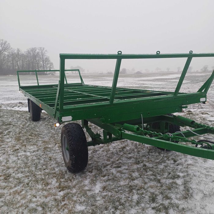 Przyczepa do bel, słomy