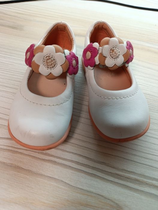 Взуття для дівчинки