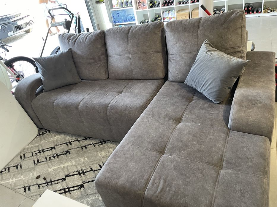 Sofa de canto cinzento