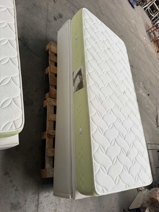 Camas elevatórias com colchão e arrumação 1,95 x 0,90