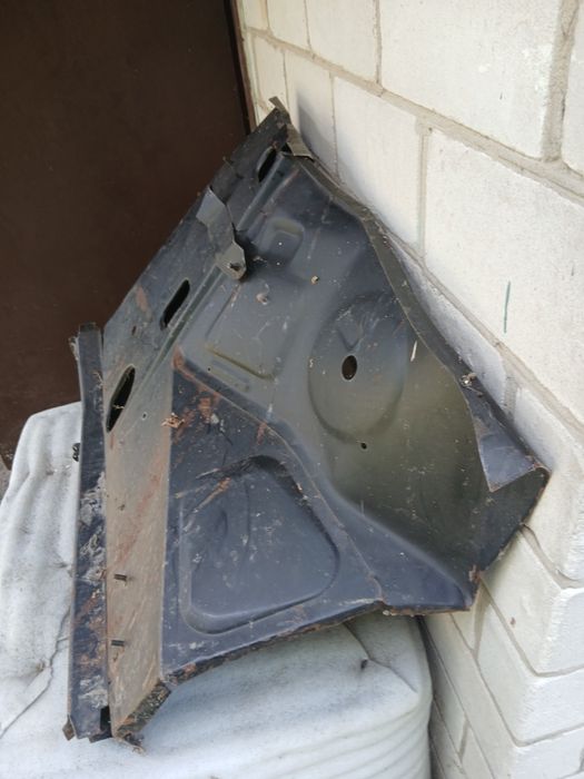 Бризговик пер. Лівий ваз 2104-07 .