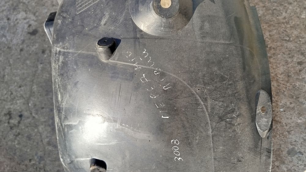 Подкрылок peugeot 3008