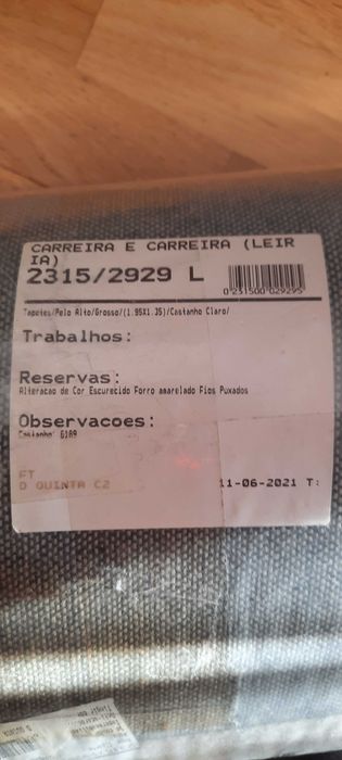 Carpete 1,30 m por 1,80 m verde seco/castanho pouco uso e higienizada