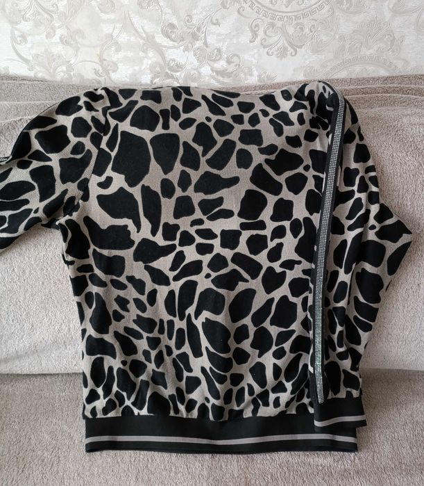 Стильна жіноча кофта бренду LIDA з принтом під жирафа, розмір 52-54