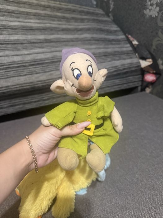 Mikki mouse, велика панда, гноми, папуга