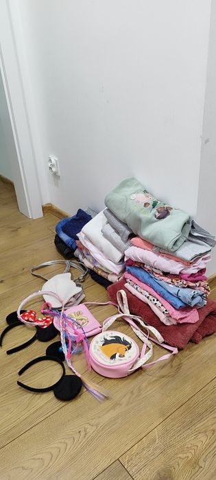 Zestaw ubranek dla dziewczynki 110 116 bluzy bluzki spodnie leginsy