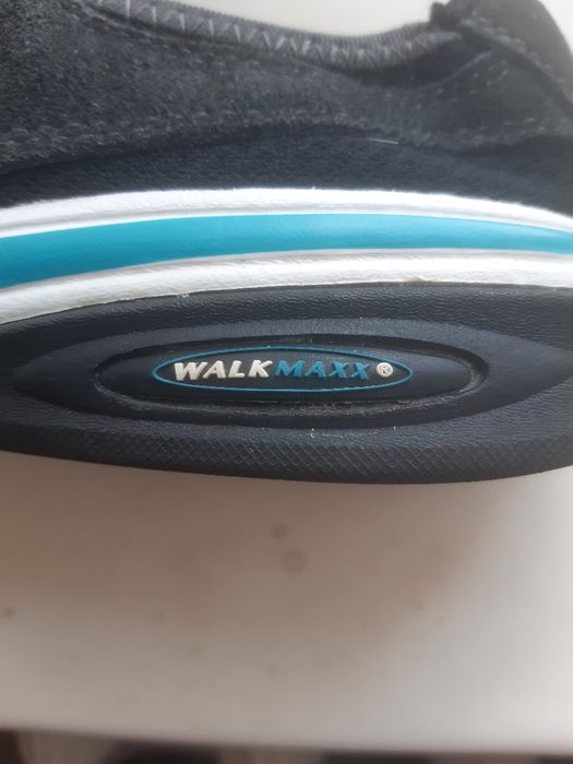 Спортивная обувь , очень удобная , на липучках , размер 37