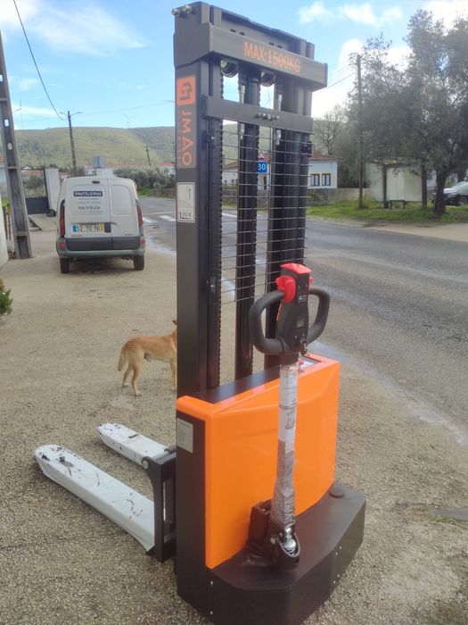 Stacker Elétrico 1500kg (Novo) – Elevação 3m