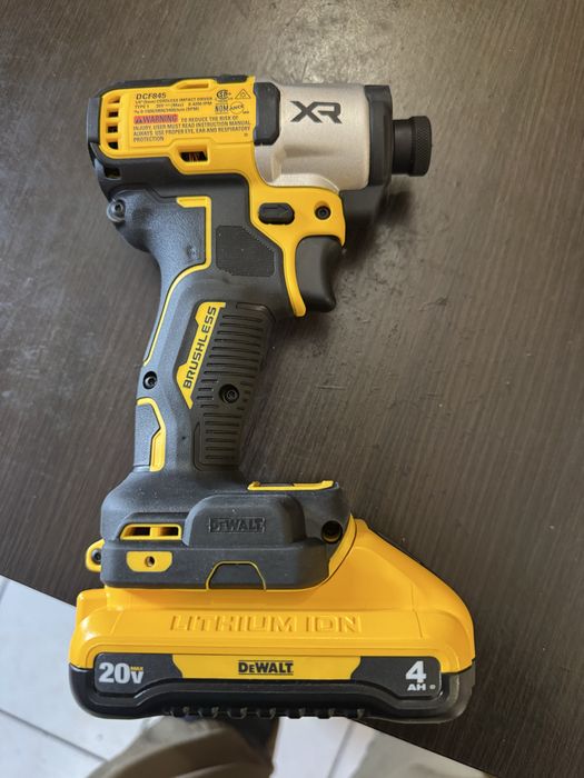 Dewalt wkrętarka DCF845 z akumulatorem.
