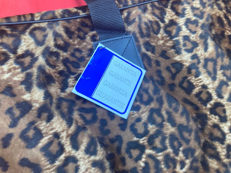 Saco de Viagem com padrão de tigre estilo veludo da marca Avon