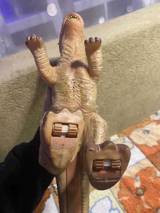 Игрушка динозавр