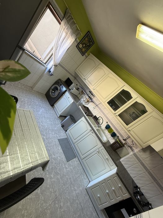Quarto mobiliado 02 camas, tv, p arrendar a 600 m da estação de Massamá