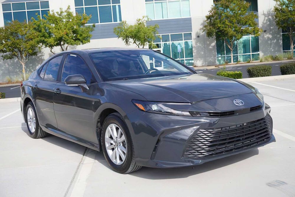 Toyota Camry      2025