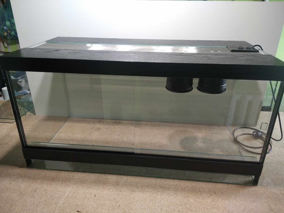 Террариум большого размера.90*45*45