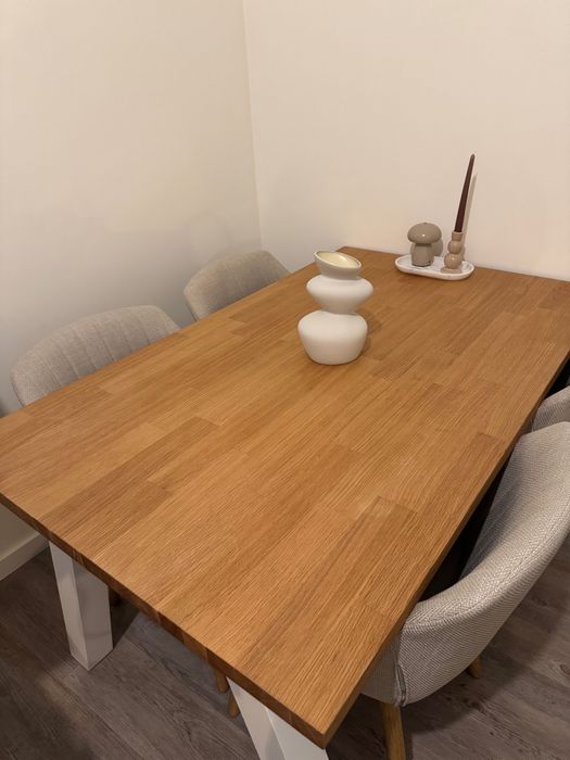 Mesa de jantar de madeira JYSK