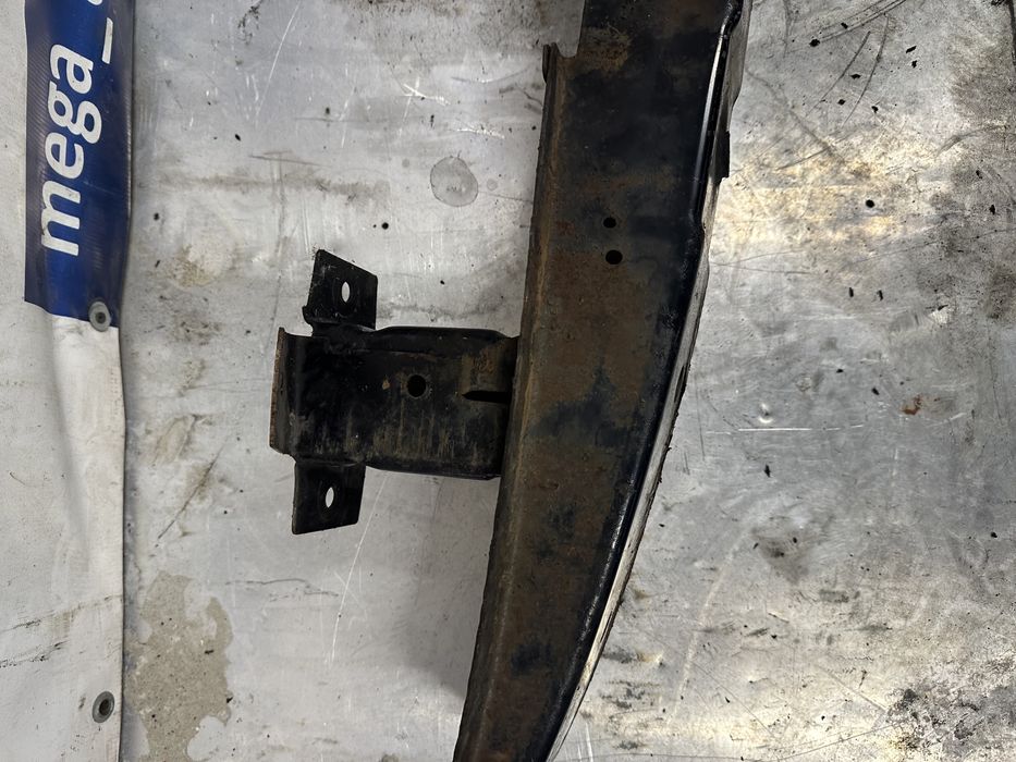 Підсилювач переднього бампера Renault Trafic Opel Vivaro 2/2001-2006