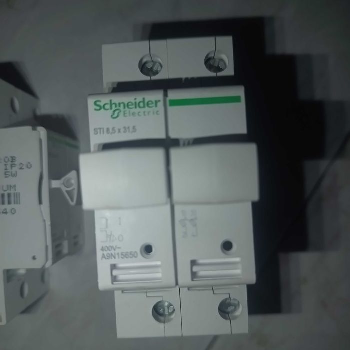 Новые Разъединители Предохранителей Schneider Electric STI,2P,20A,8x31