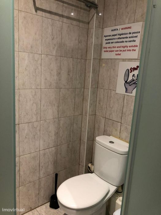 Quarto - localizado em São Sebastião Lisbon