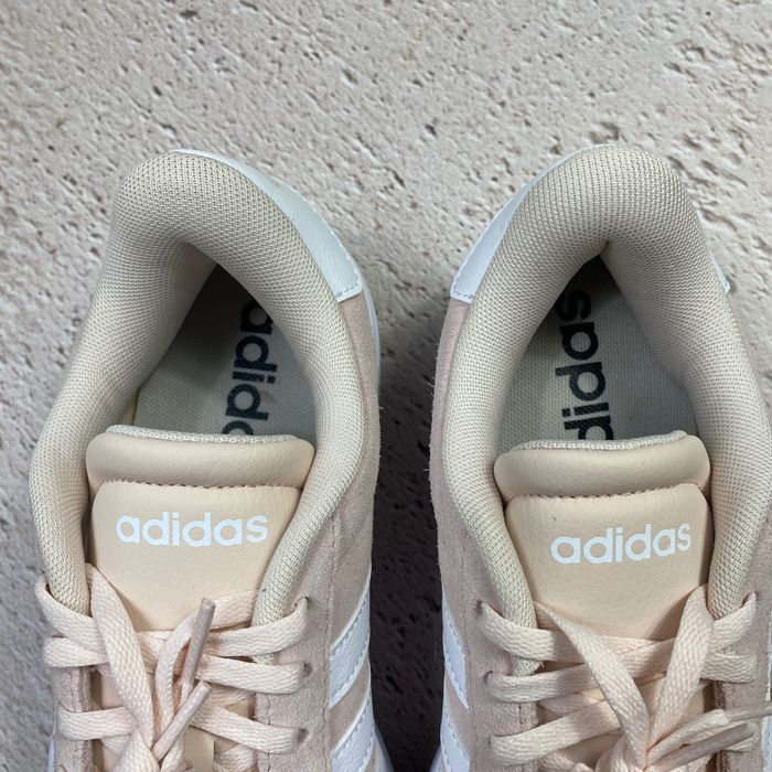 ih9996 оригінал нові жіночі кросівки Adidas vl court bold originals