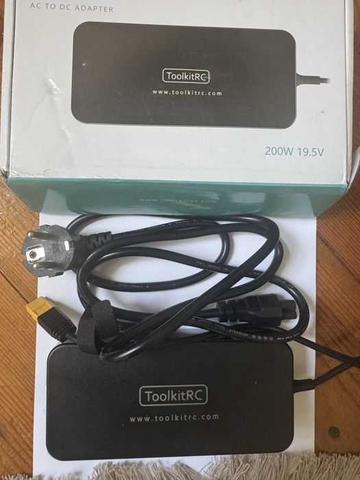 ToolkitRC M6DAC V2  та ToolkitRC ADP200 (200W, 19.5V, XT60)