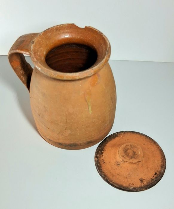 Antigo pote de barro