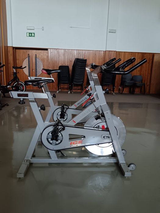 Bikes cycling e Banco Supino