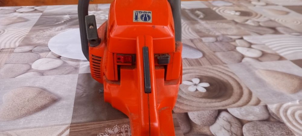 Продам бензопилу хузварна