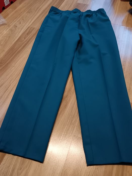 Materiałowe spodnie damskie