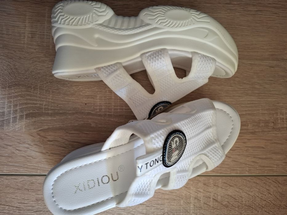 Жіночі літні шльопанці на танкетці