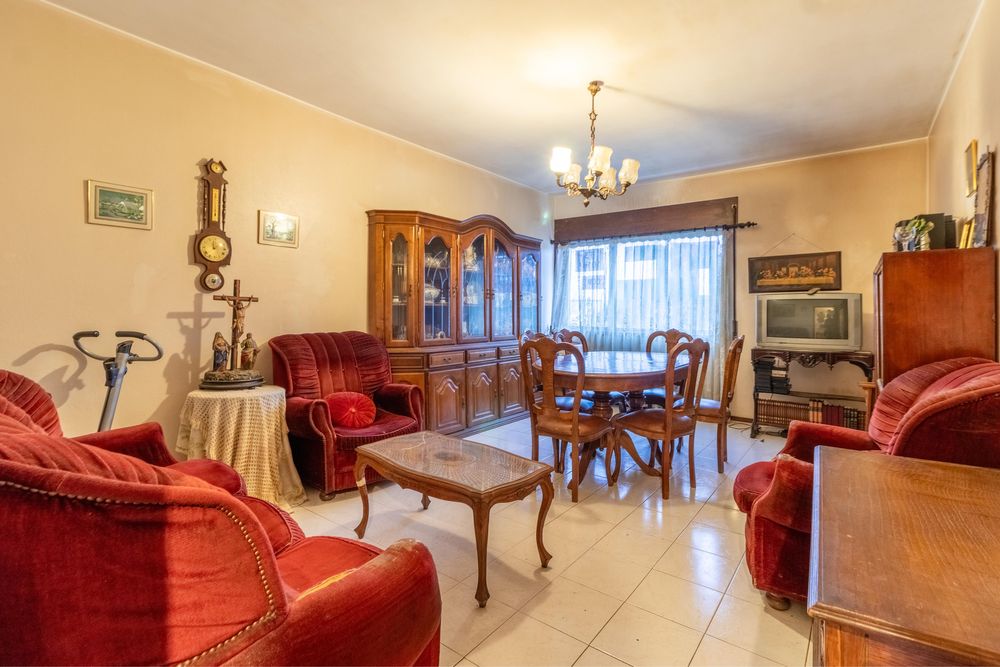 Aprtamento T3 a 5 minutos da Estação de Metro Parque de Real