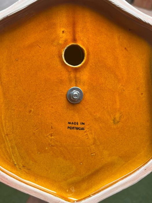 Cabeça de touro em faiança tradicional portuguesa