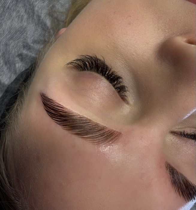 Profesjonalna stylizacja brwi – lifting, regulacja, henna