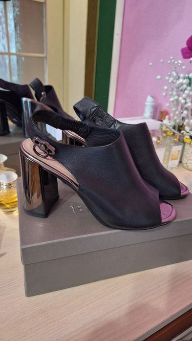 Шкіряні босоніжки 38 розміру