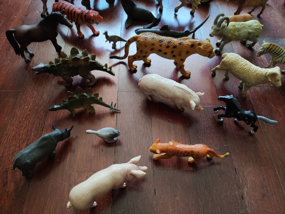 Bonecos de vários tamanhos