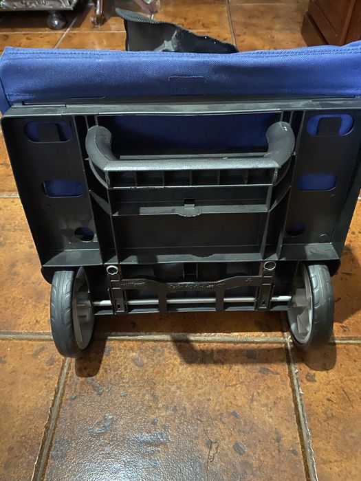 Carrinho compras com rodas