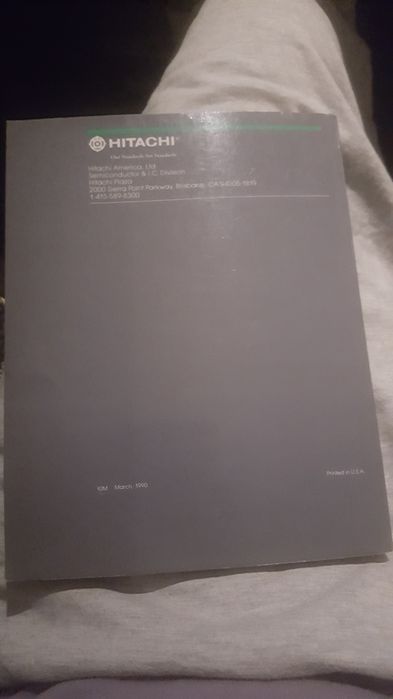 Hitachi. 4 megabit dram data book