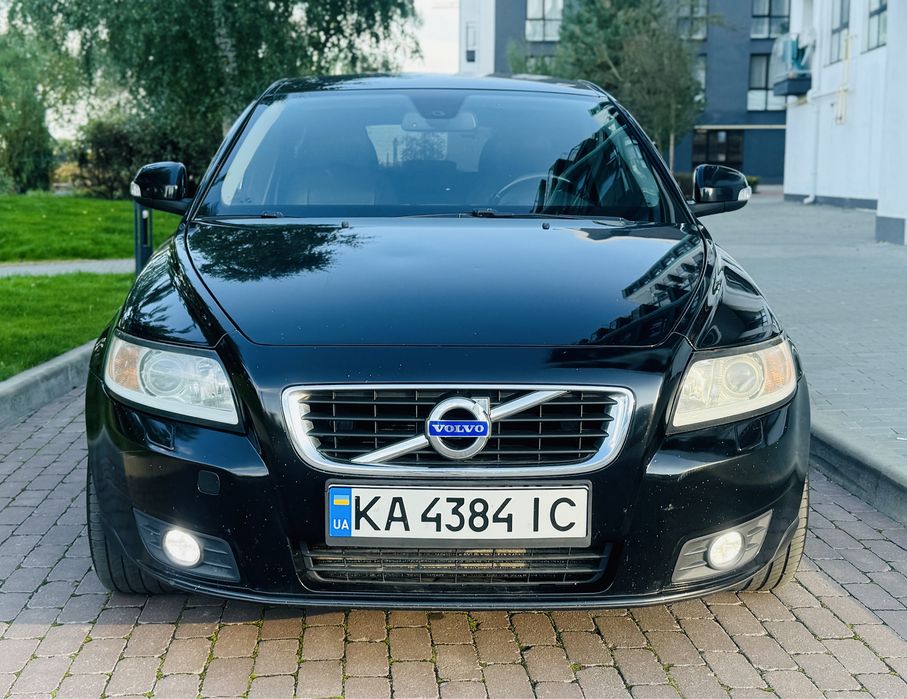 Продам Volvo V50 2012 рік 1.6 Дизель 6 ст. МКПП в хорошому стані!