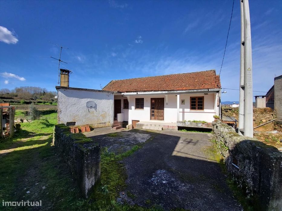 Moradia em Santa Comba Dão, Pinheiro de Ázere — Pinheiro de Ázere, Viseu