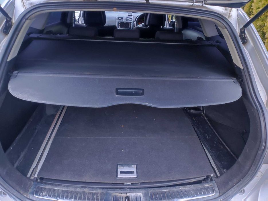 Roleta Toyota Avensis T27