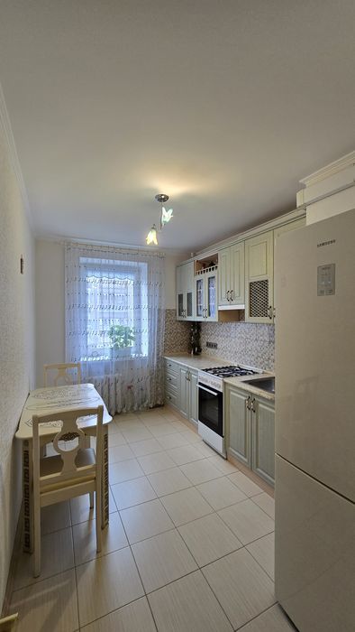 Продаж 3 кімнатна квартира  з ремонтом,  Центральний район, сертифікат