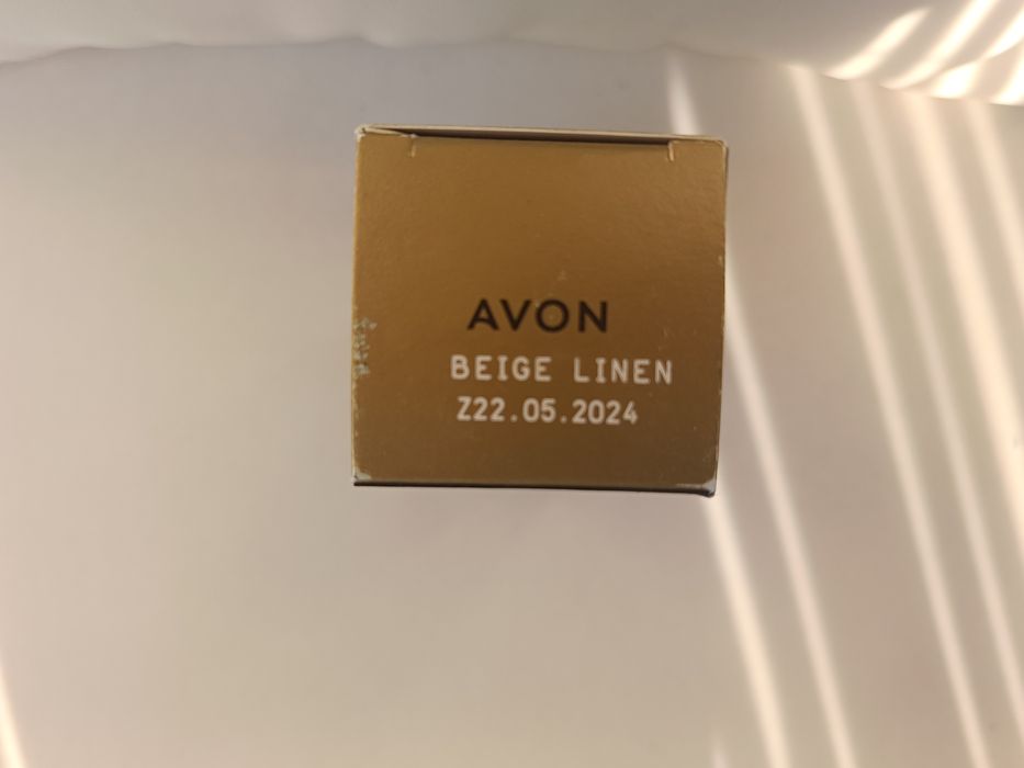 Avon Luxe Beige Linen podkład z jedwabiem i białymi szafirem unikat