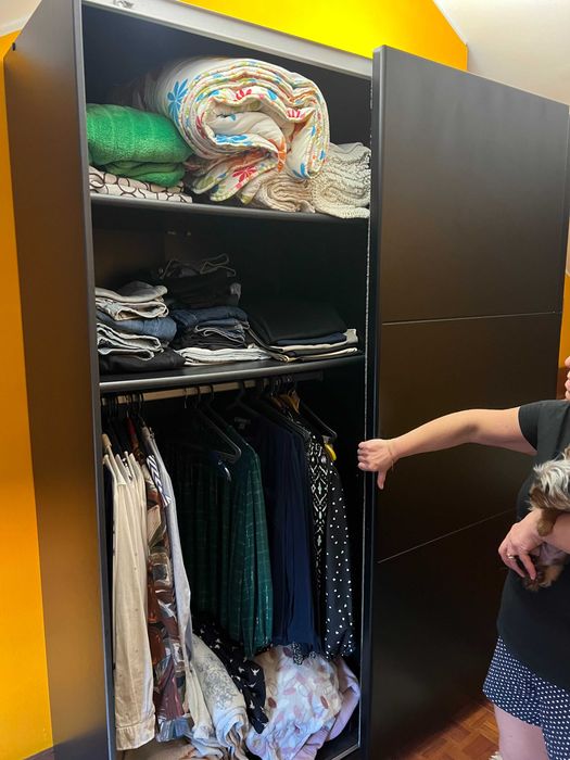 Roupeiro eletrificado em ótimo estado