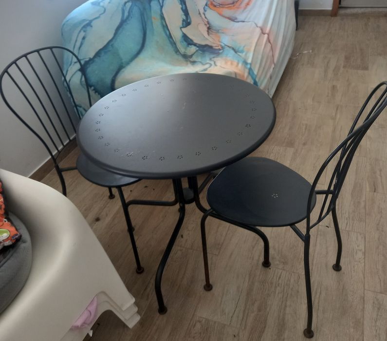 Mesa com 2 cadeiras