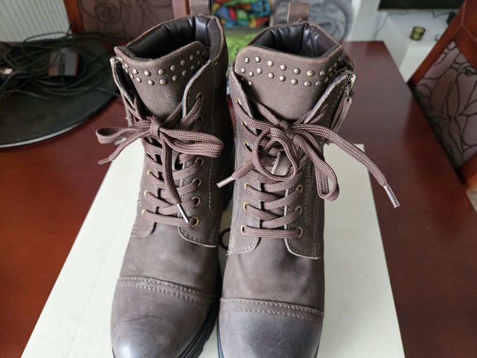 Buty skórzane Lasocki 39