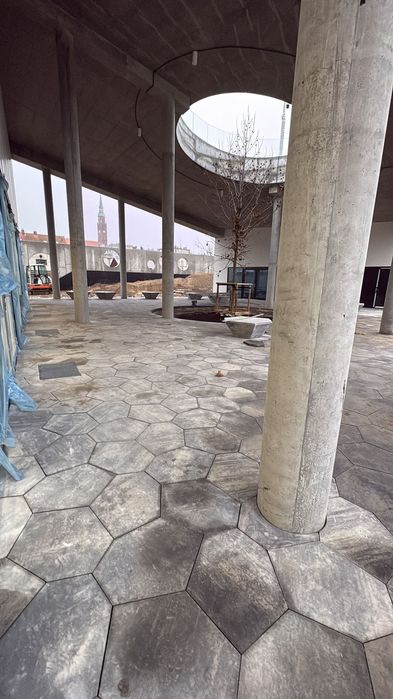 Zakładanie tarasów montaż kostki brukowej korytowanie