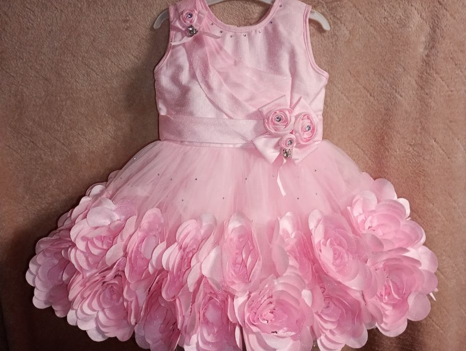 Сукня рожева святкова