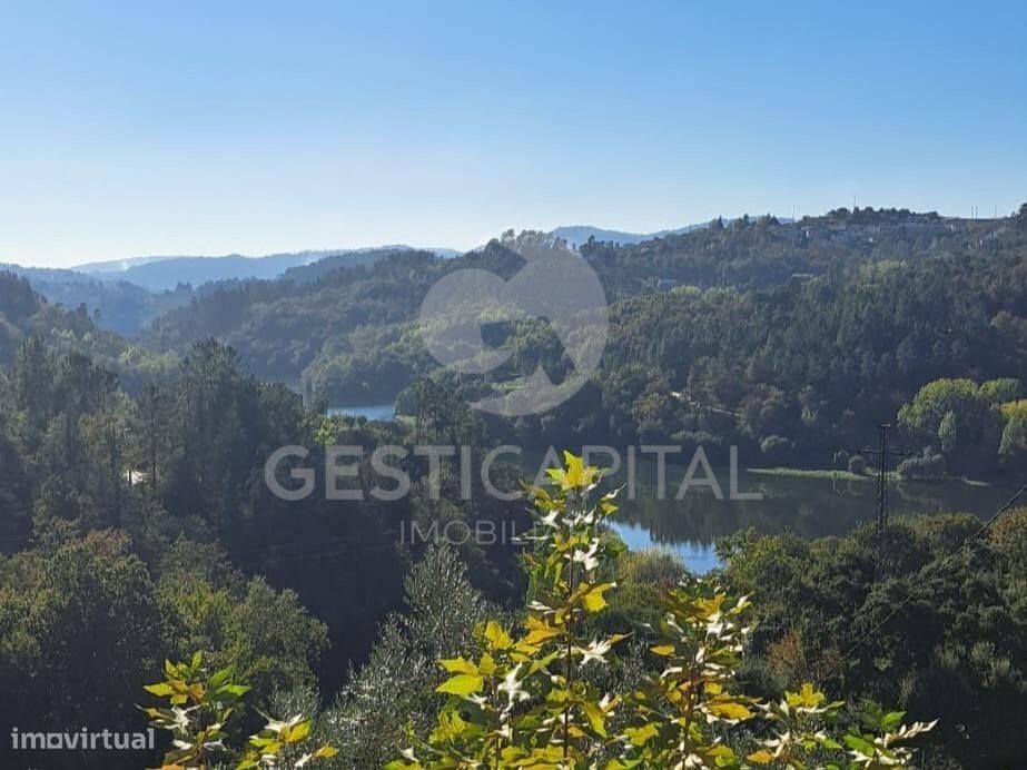 Quinta com vista rio Tâmega e duas moradias para recuperar