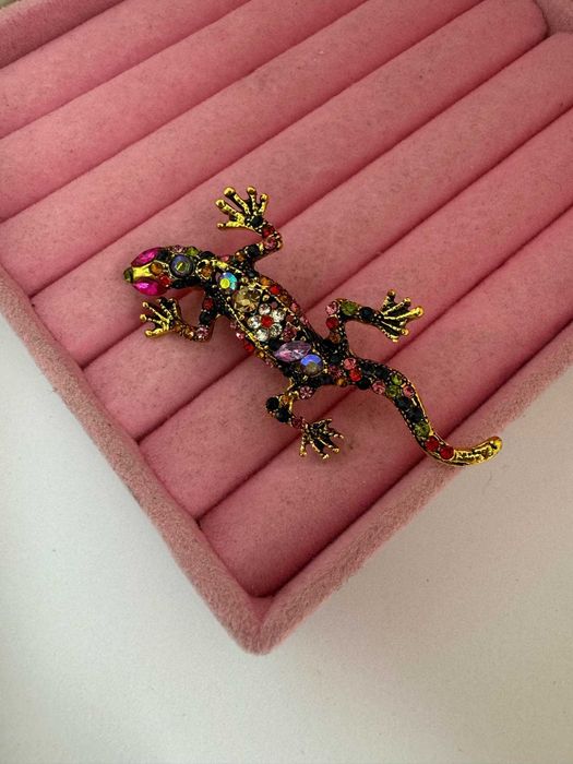 Broszka luksusowa wysadzana cyrkoniami w kolorze złotym