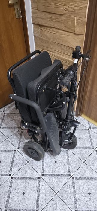 Skuter elektryczny trojkolowy