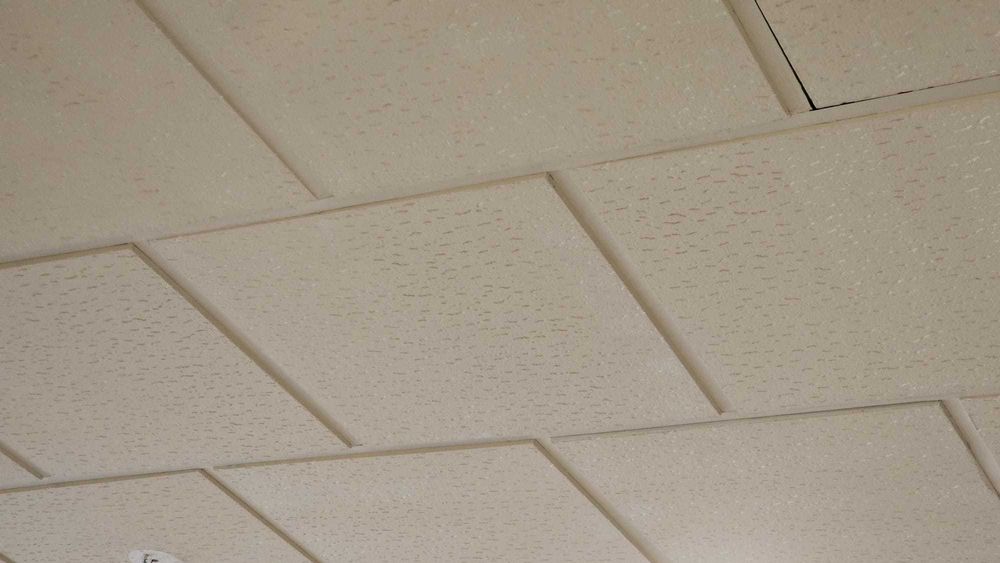 Teto falso de restaurante.